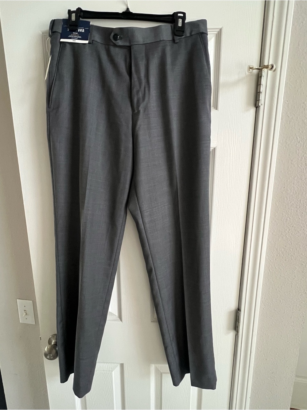 Classic Straight-Leg Dress Pants in Charcoal Gray size 32/32